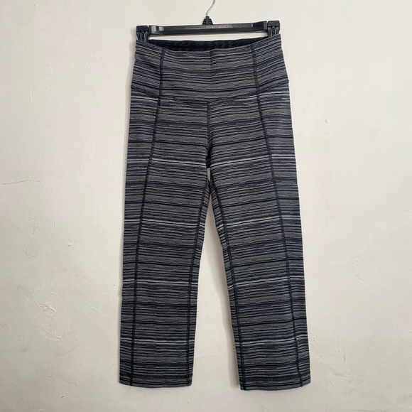 Lululemon Gather & Crow Crops Cropped Capri Leggings, Black & Gray, size 4 - Picture 6 of 10